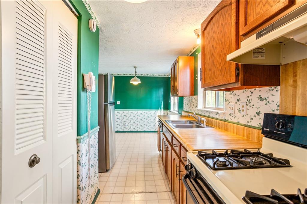 5420 Robin Hill Court