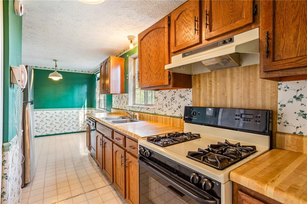 5420 Robin Hill Court