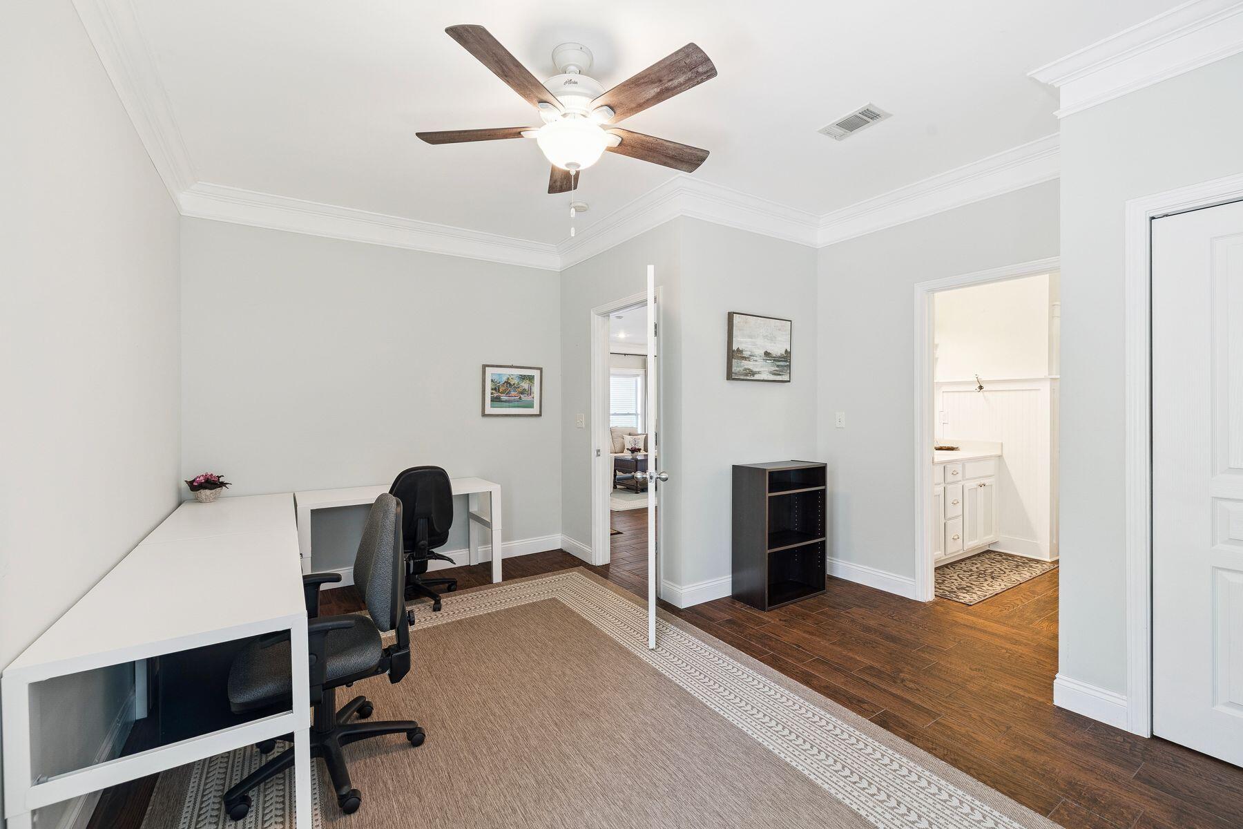 14 Breezeway Boulevard