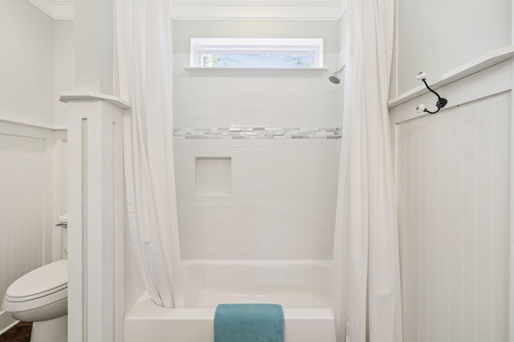 14 Breezeway Boulevard