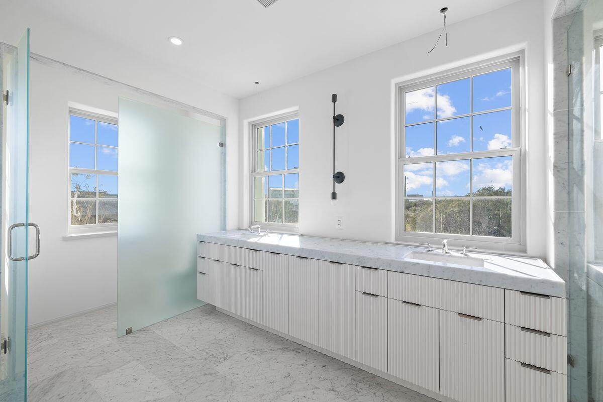 45 W Solaire Way, 208