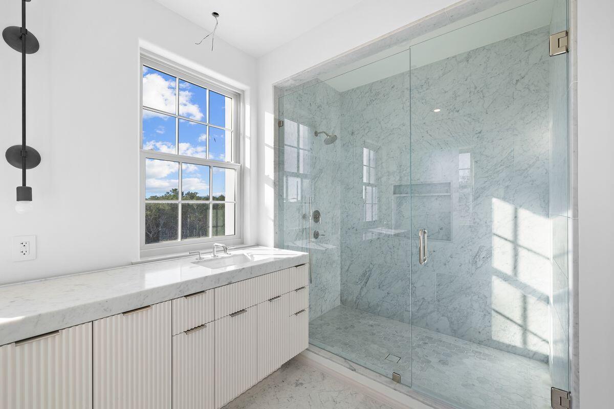 45 W Solaire Way, 208