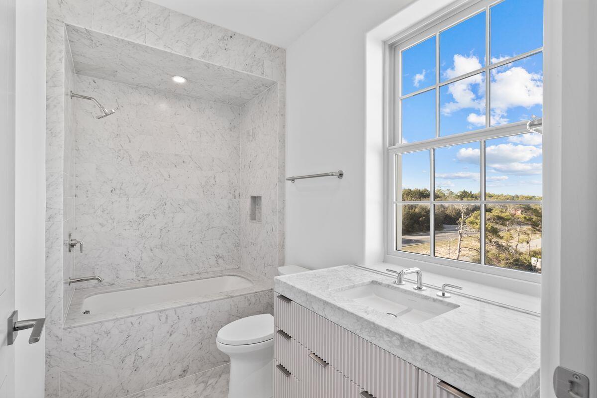 45 W Solaire Way, 208