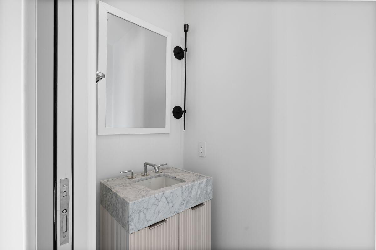 45 W Solaire Way, 208