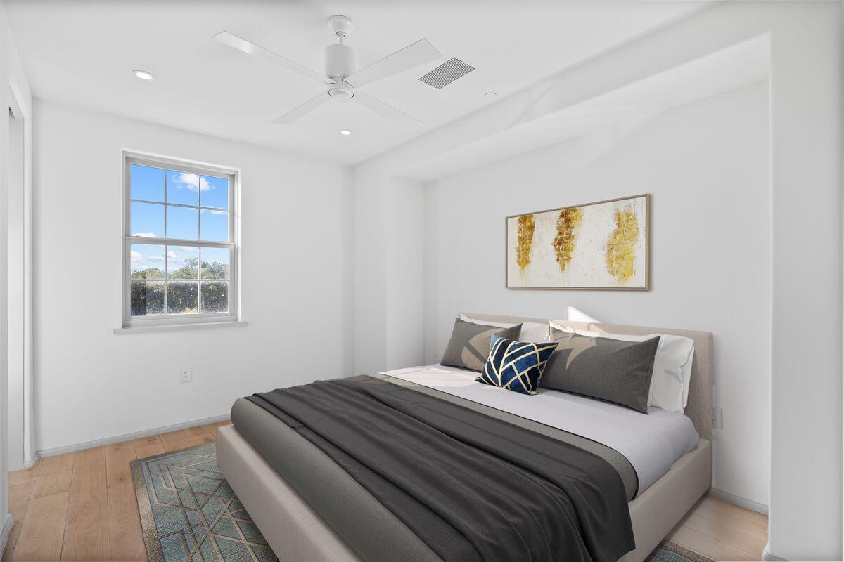 45 W Solaire Way, 208