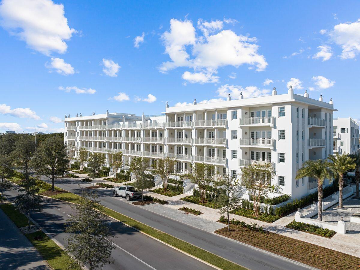 45 W Solaire Way, 208