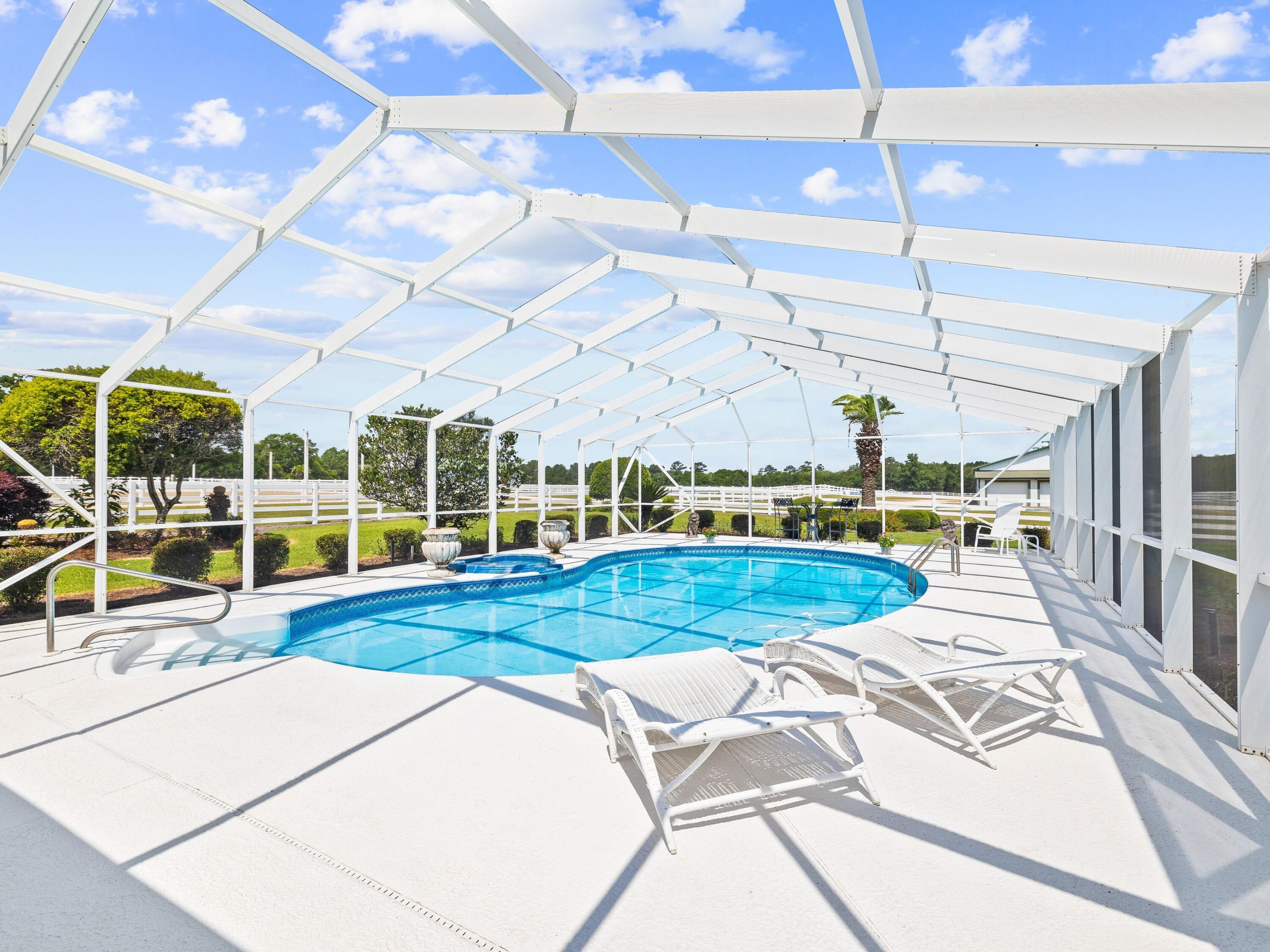 5676 W State Highway 2, DeFuniak Springs