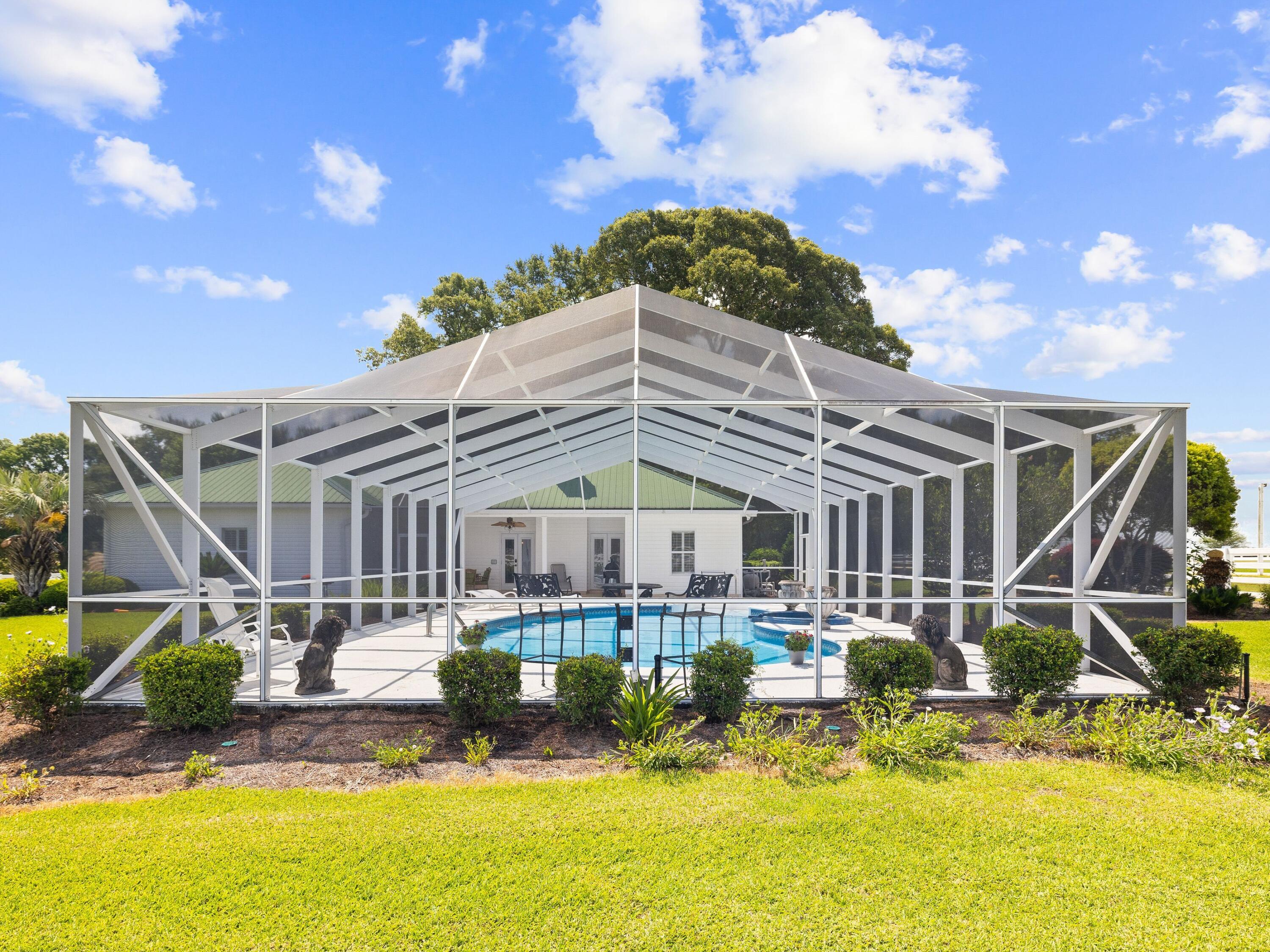 5676 W State Highway 2, DeFuniak Springs