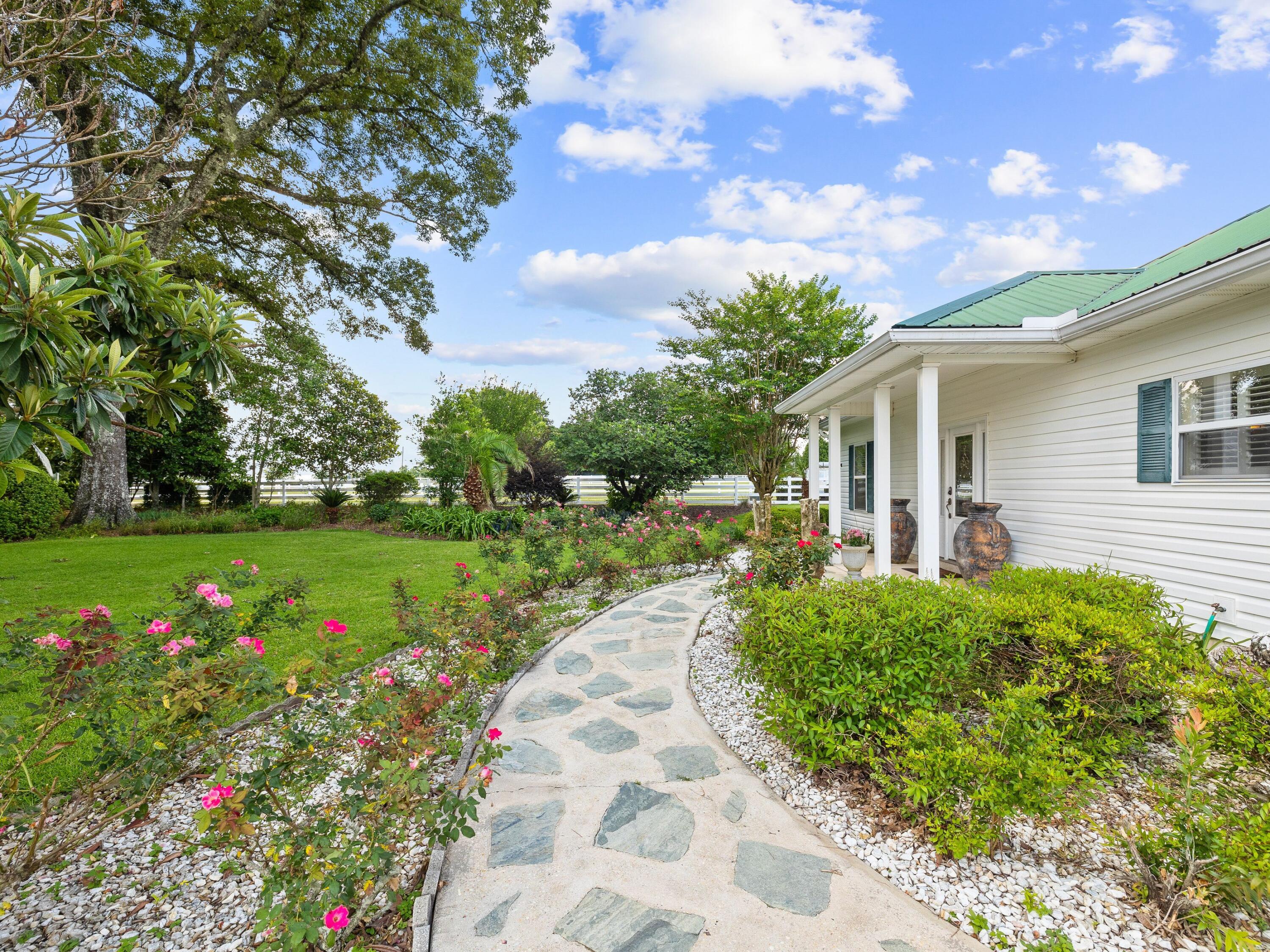 5676 W State Highway 2, DeFuniak Springs