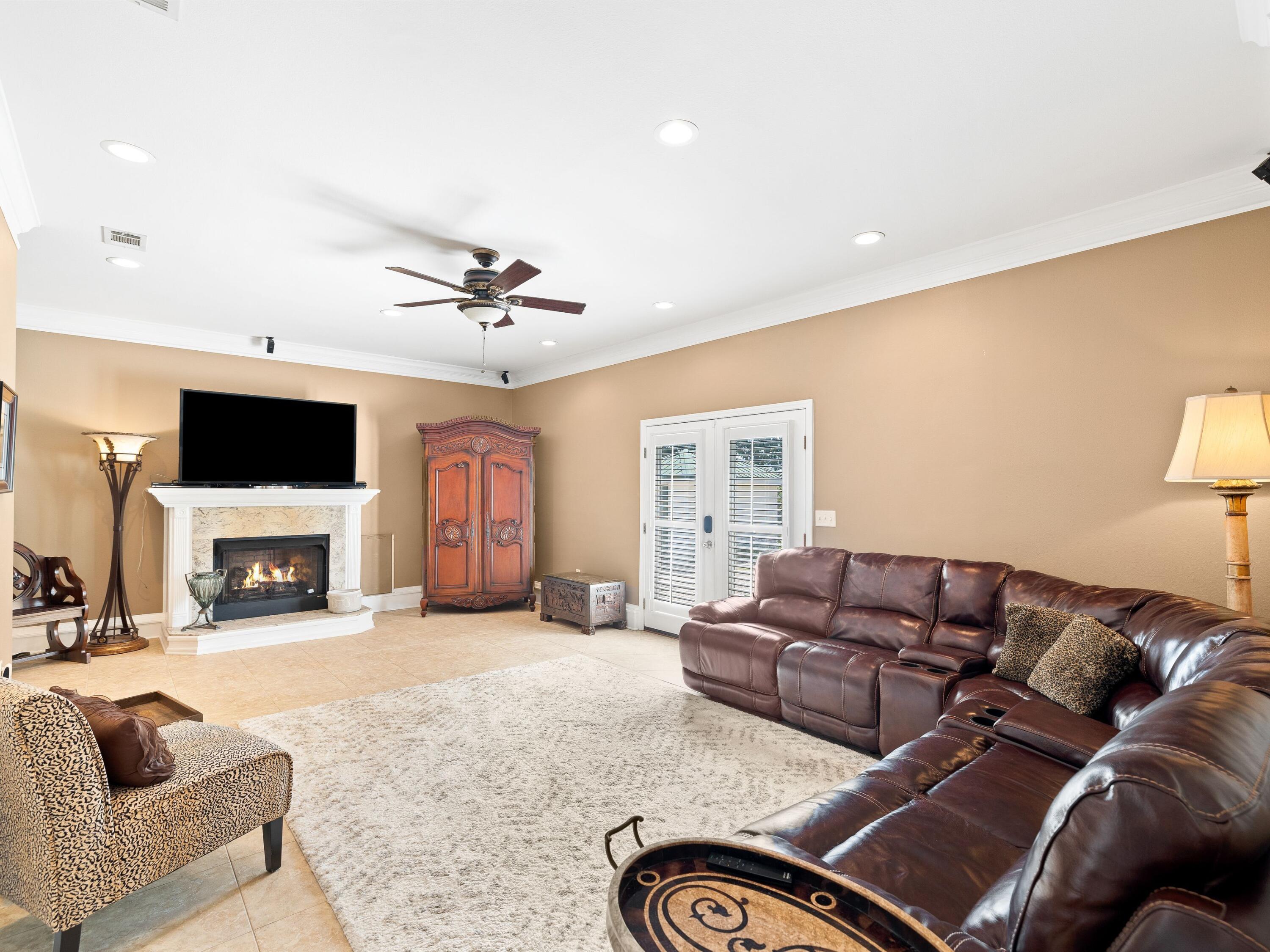 5676 W State Highway 2, DeFuniak Springs