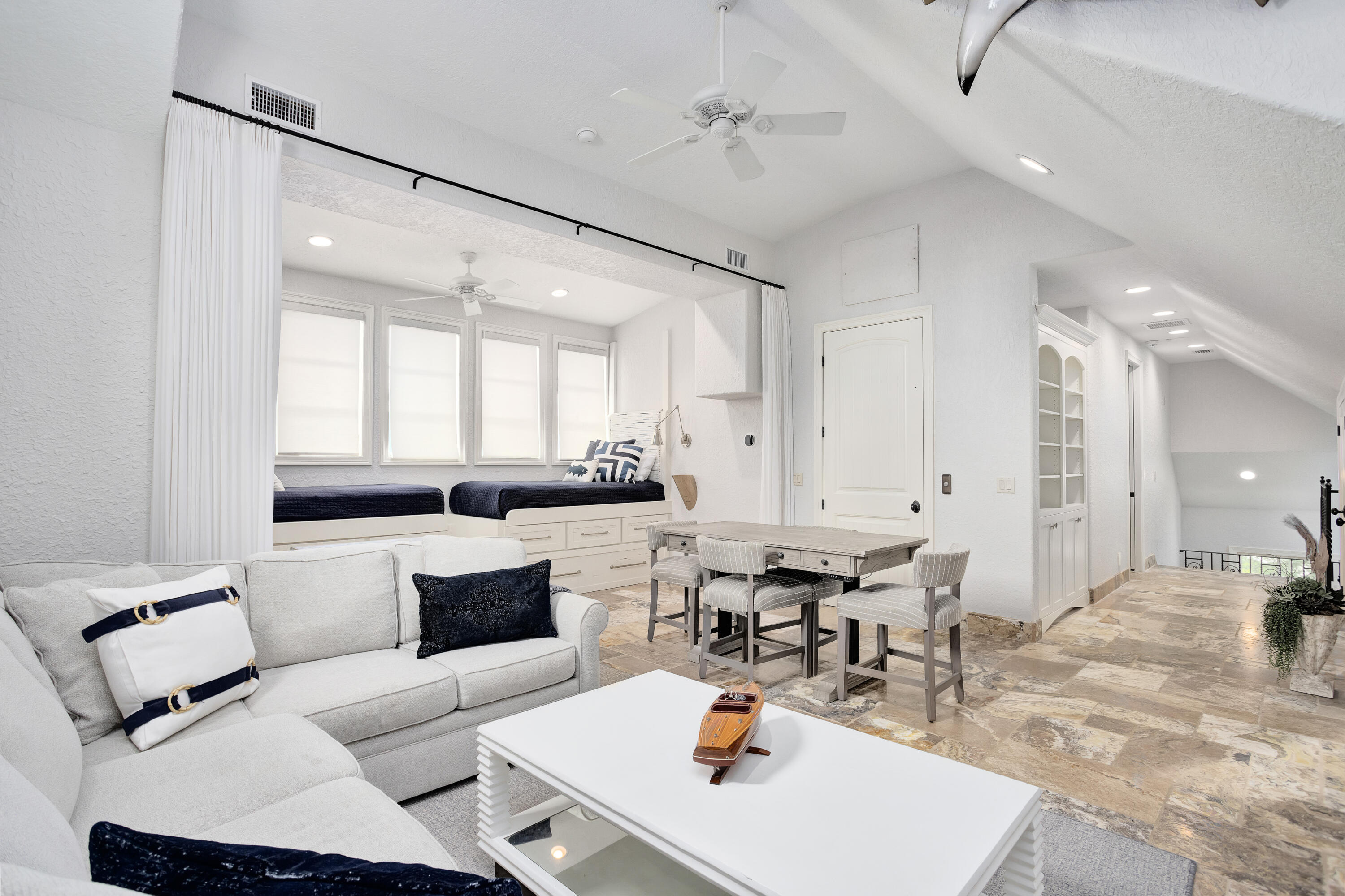 231 W Bermuda Drive