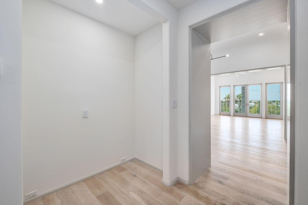 45 W Solaire Way 203