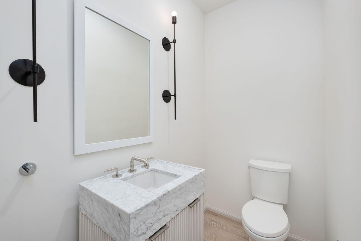 45 W Solaire Way 203
