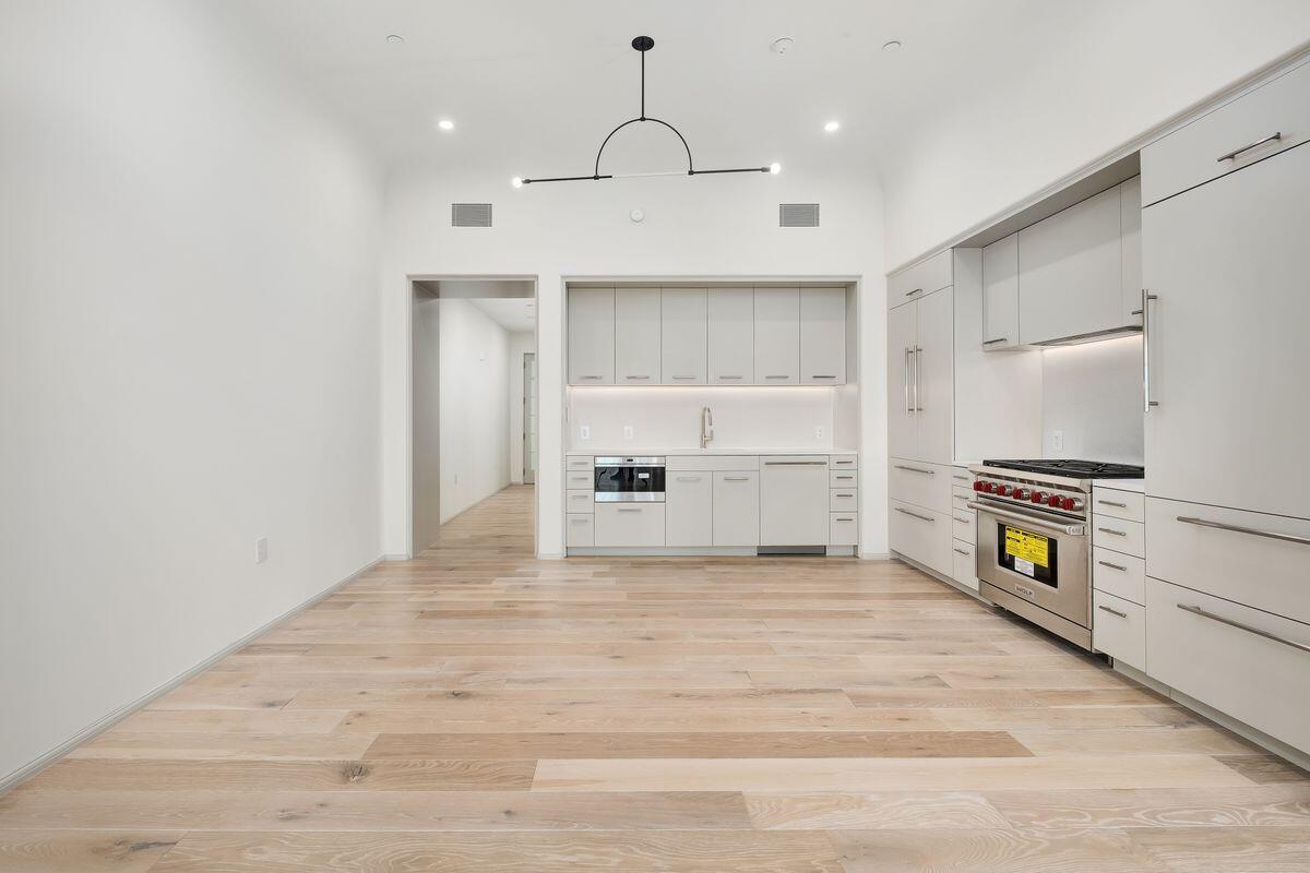 45 W Solaire Way 203