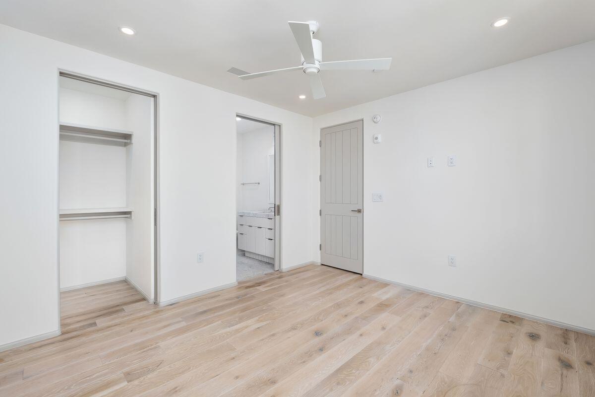 45 W Solaire Way 203
