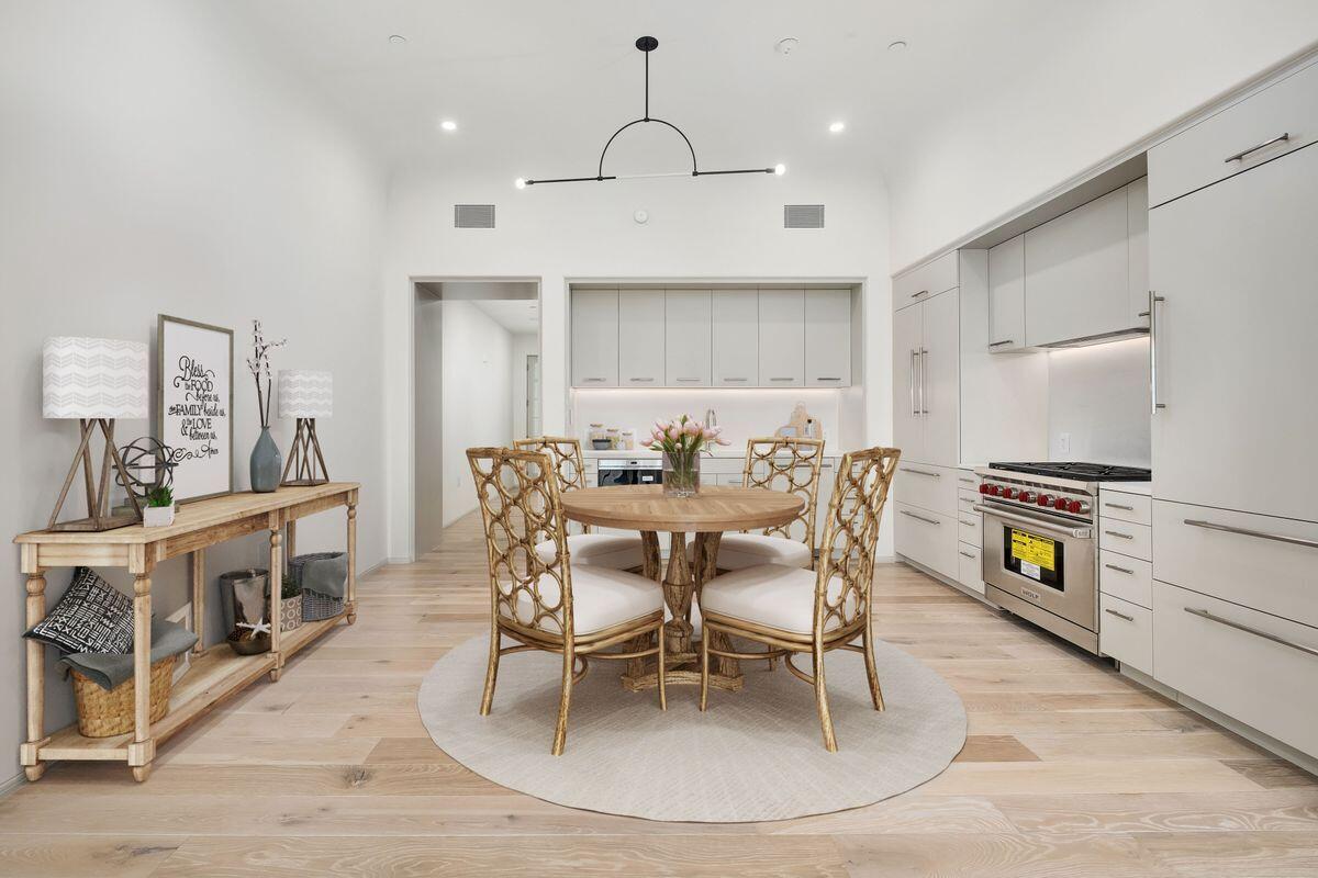 45 W Solaire Way 203