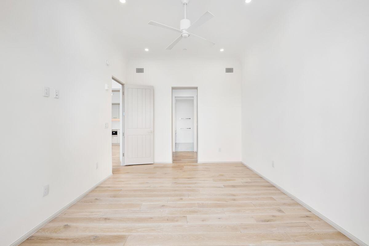 45 W Solaire Way 203