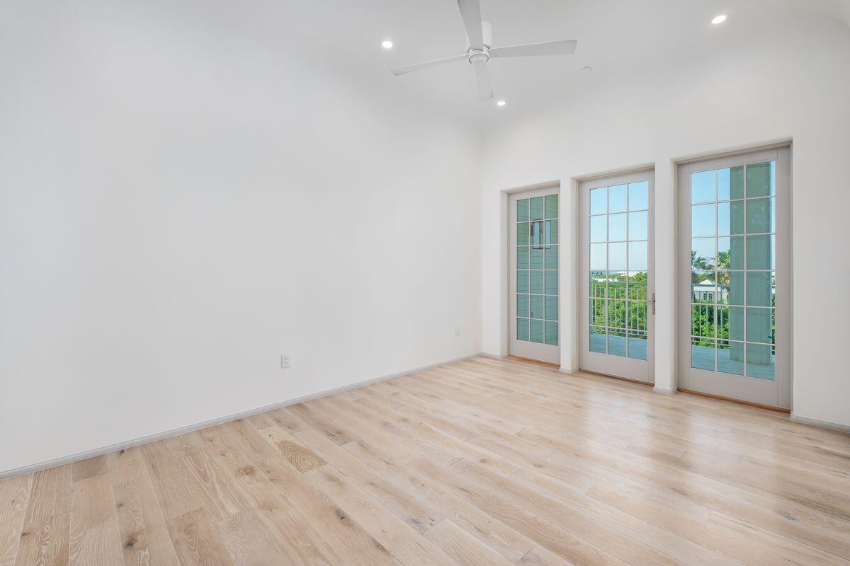 45 W Solaire Way 203