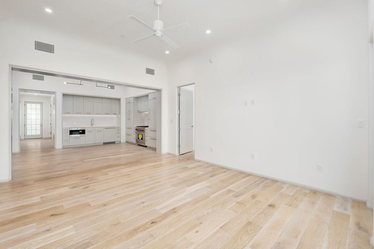 45 W Solaire Way 203