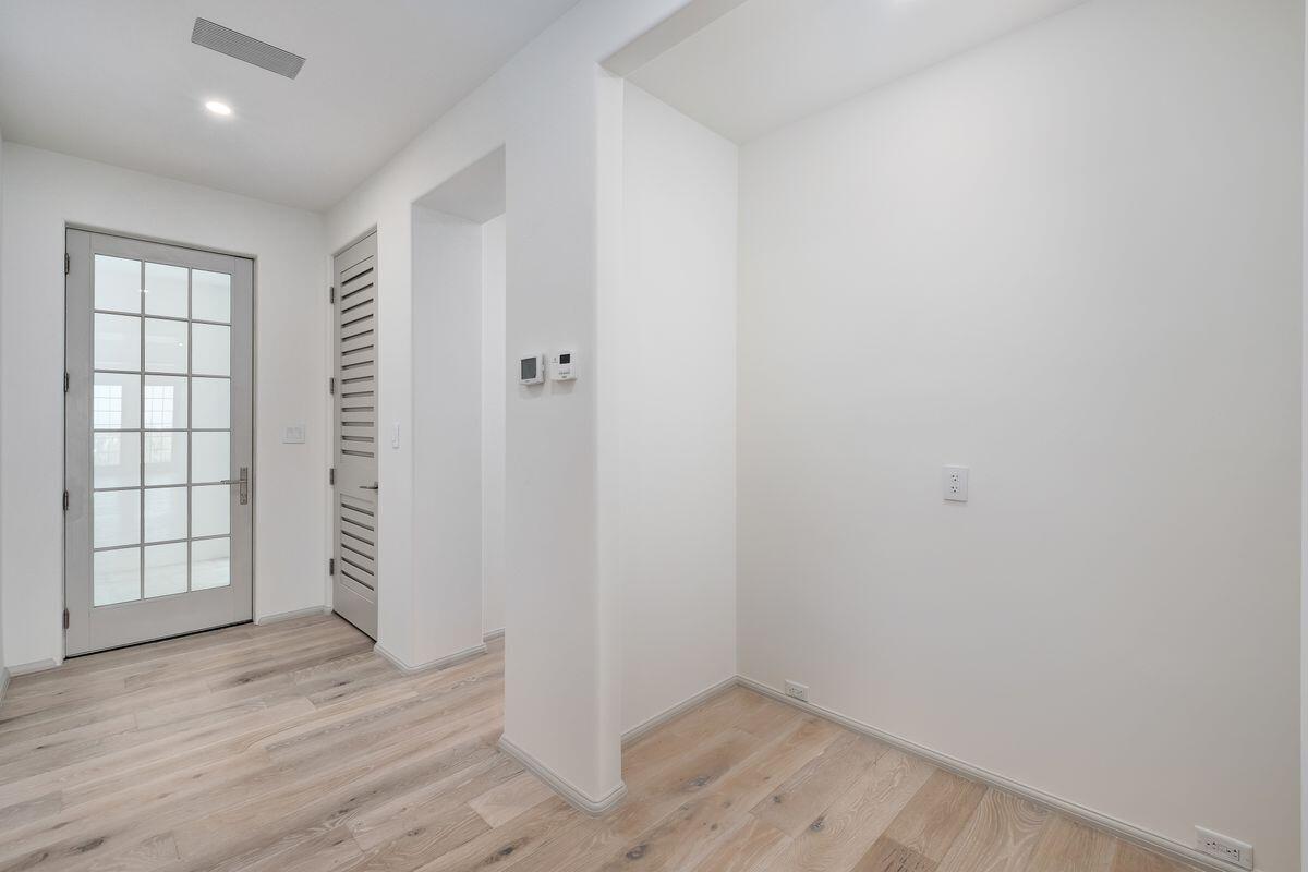 45 W Solaire Way 203