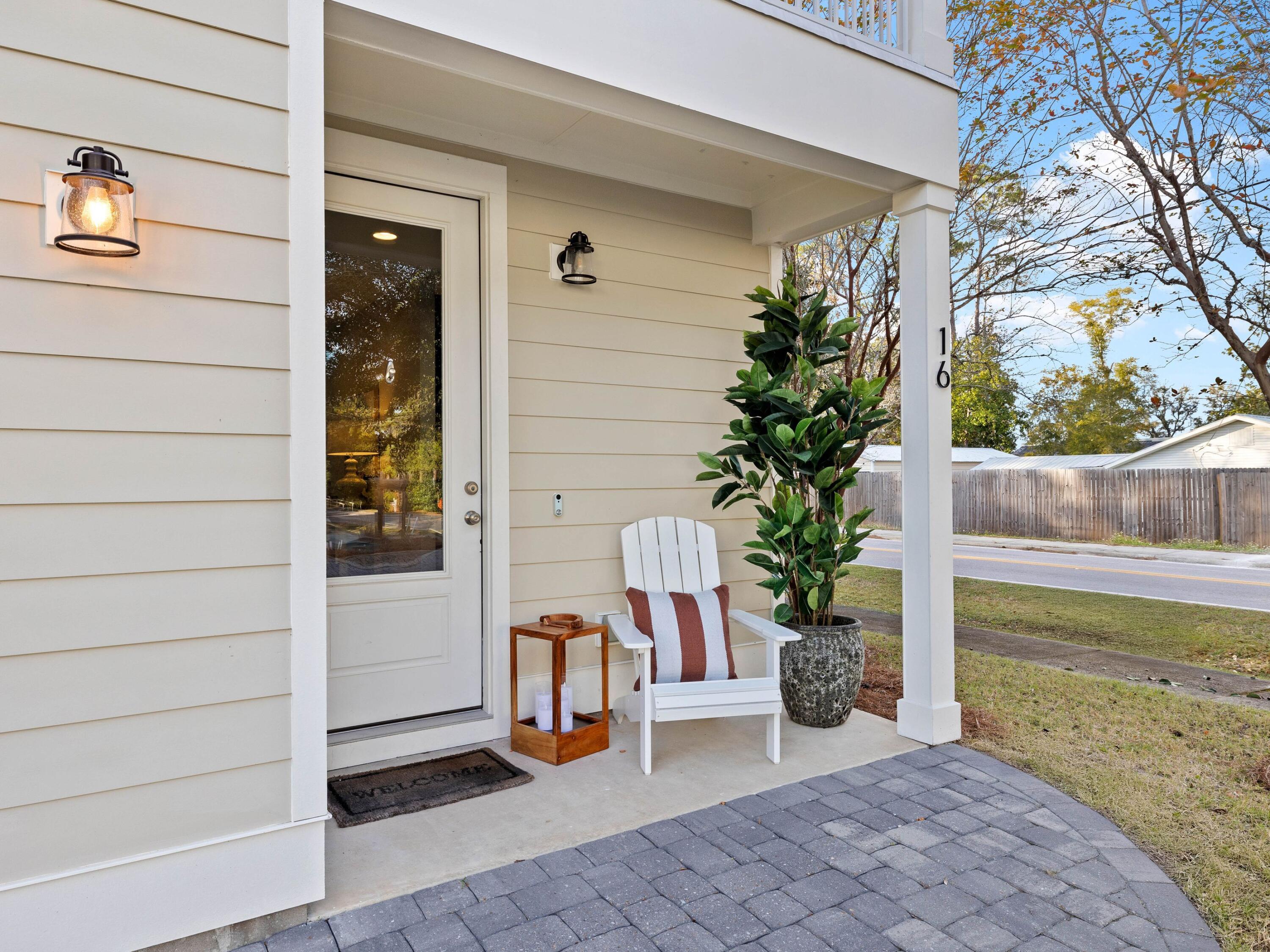 16 Lighthouse Pointe Blvd Boulevard