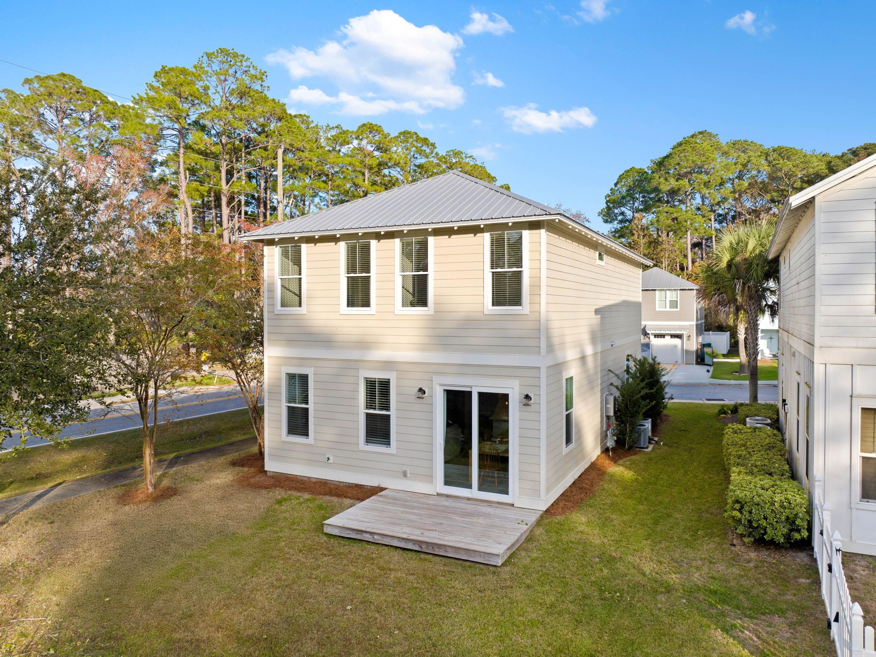 16 Lighthouse Pointe Blvd Boulevard
