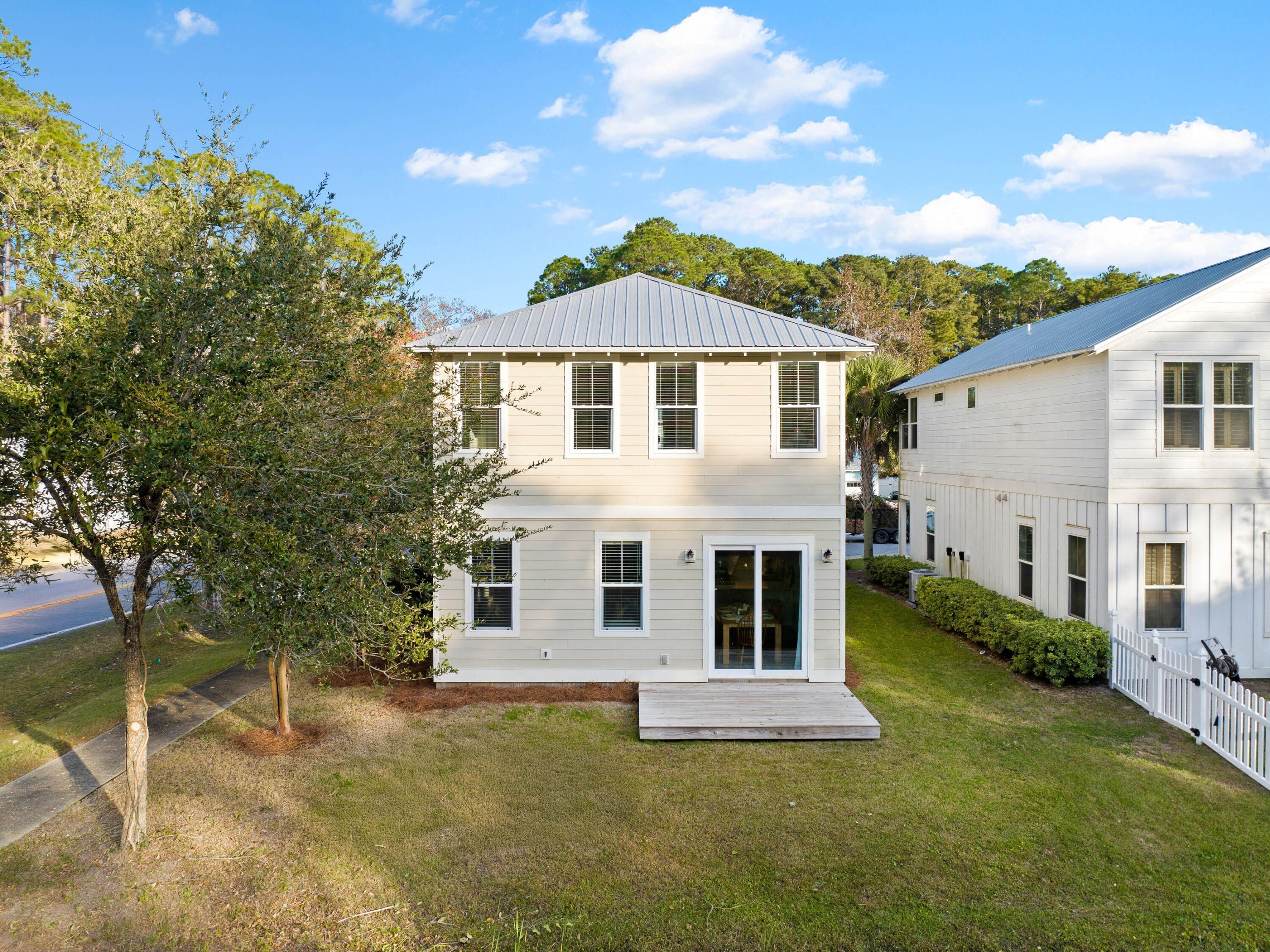 16 Lighthouse Pointe Blvd Boulevard