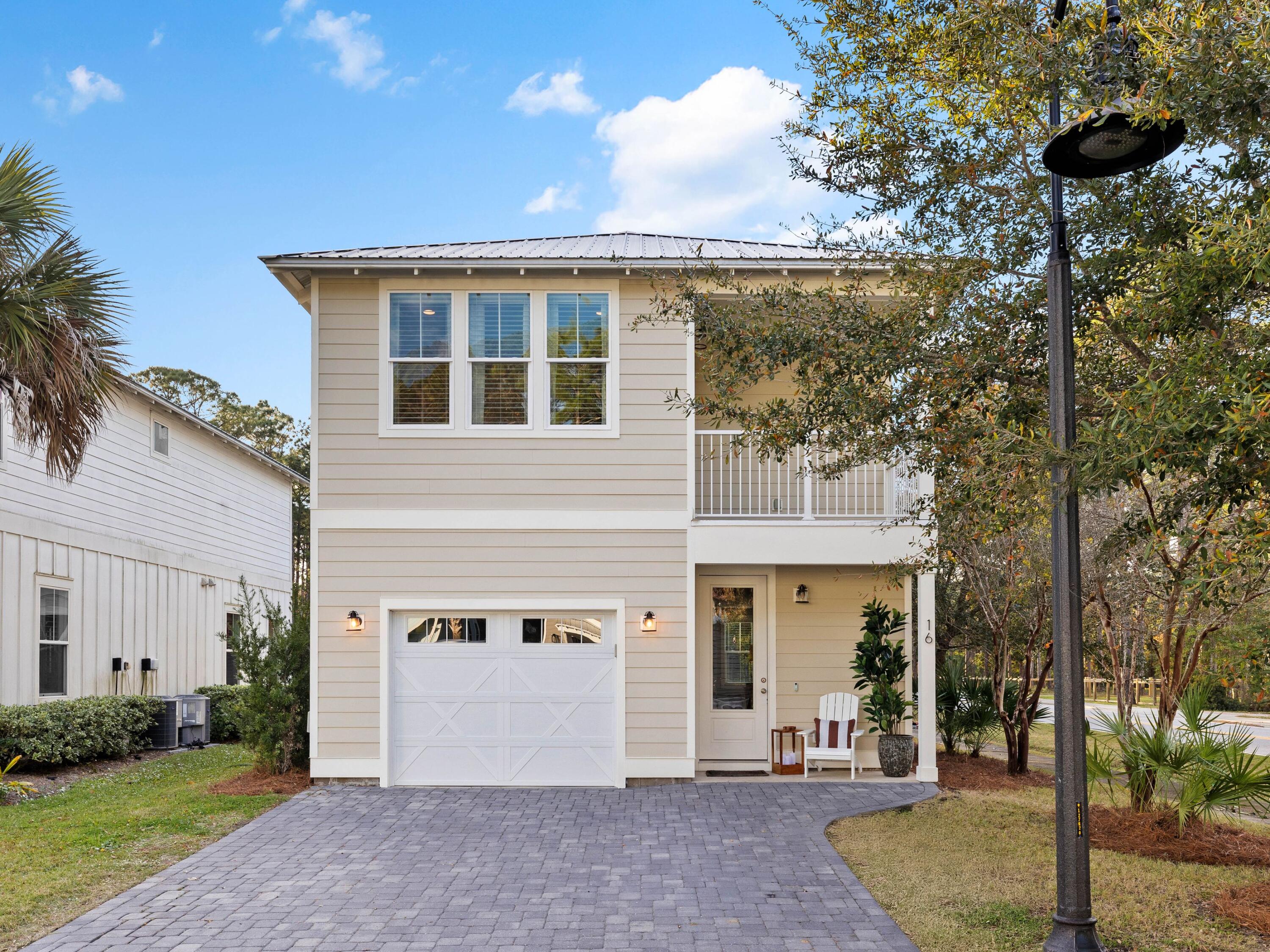 16 Lighthouse Pointe Blvd Boulevard