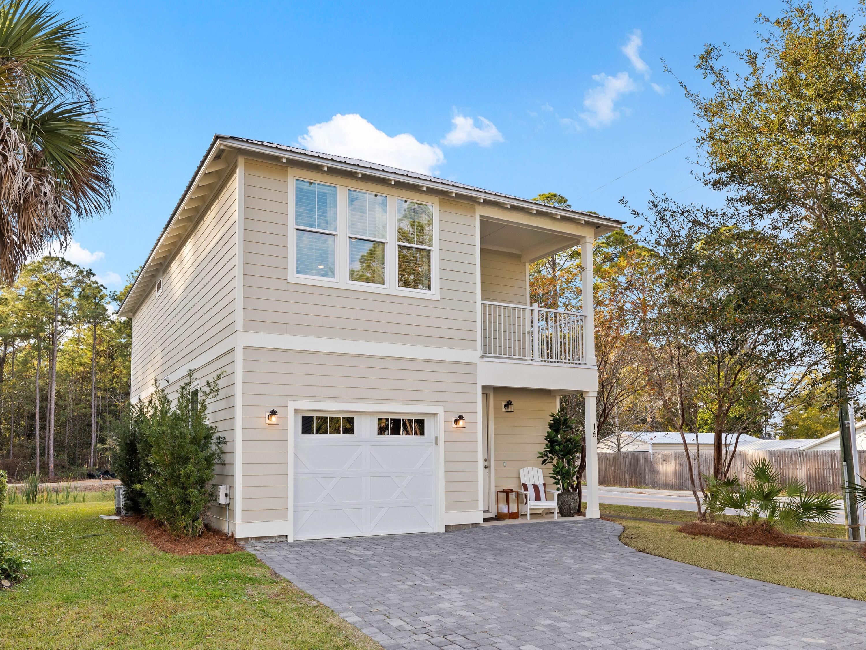 16 Lighthouse Pointe Blvd Boulevard