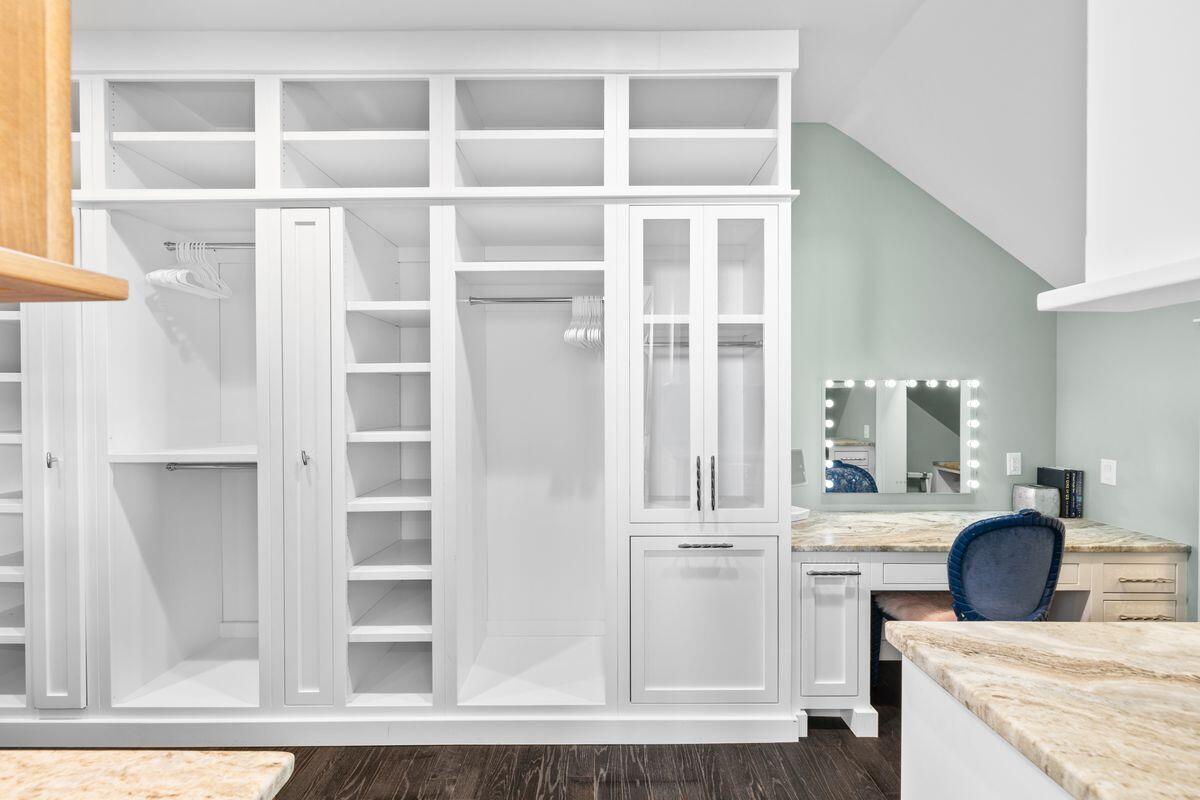 24 N Lake Bridge Lane