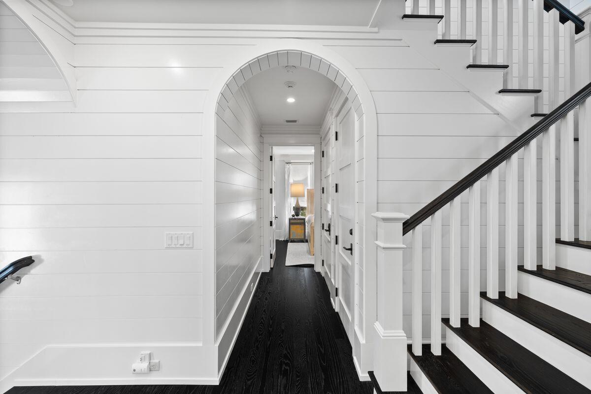 24 N Lake Bridge Lane