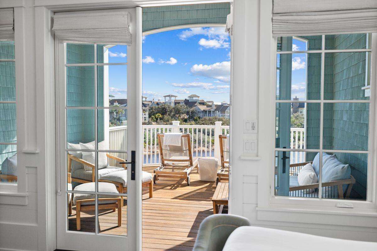 24 N Lake Bridge Lane