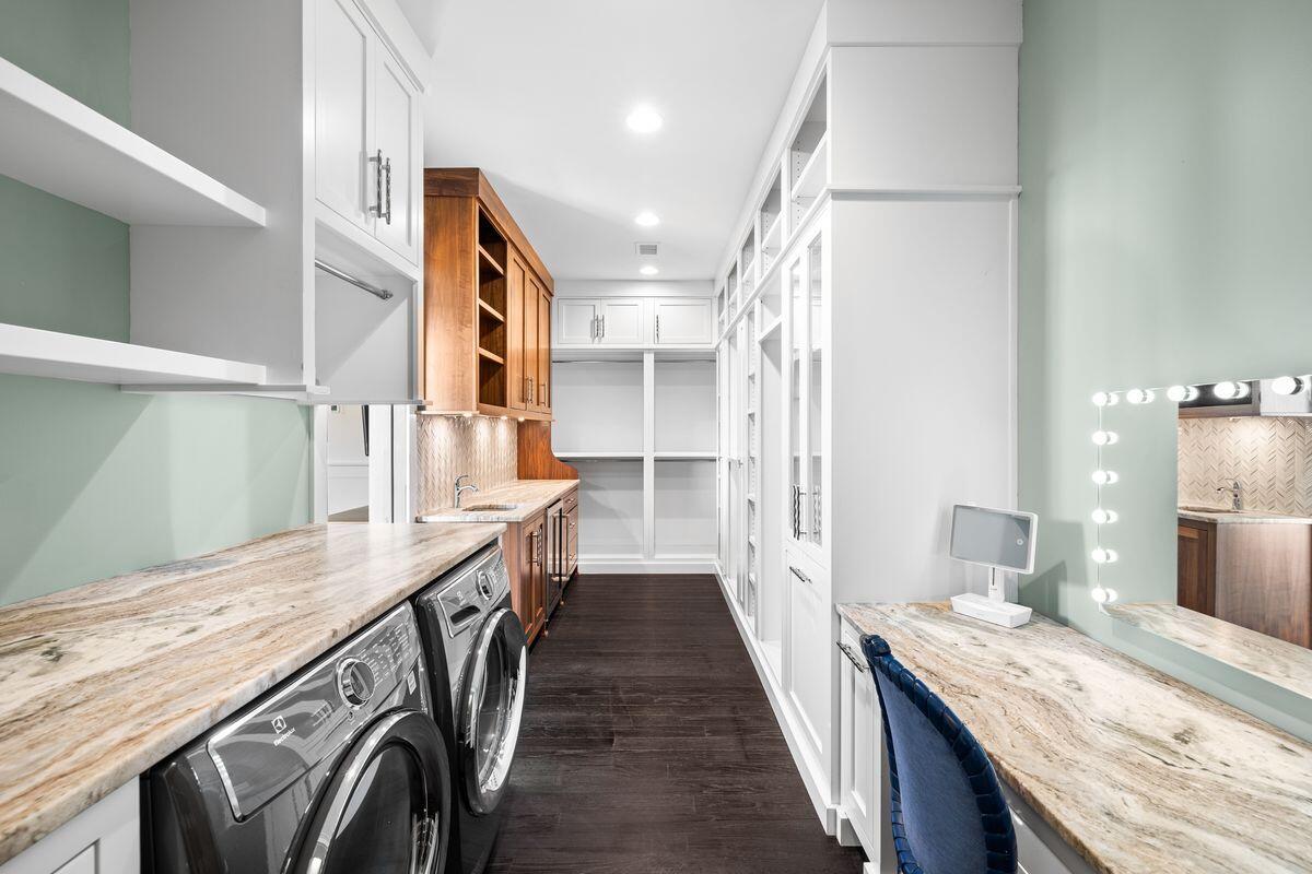 24 N Lake Bridge Lane