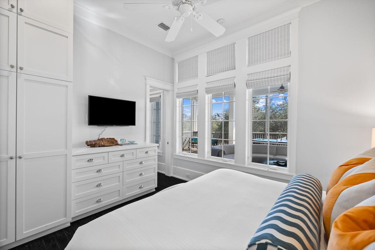 24 N Lake Bridge Lane