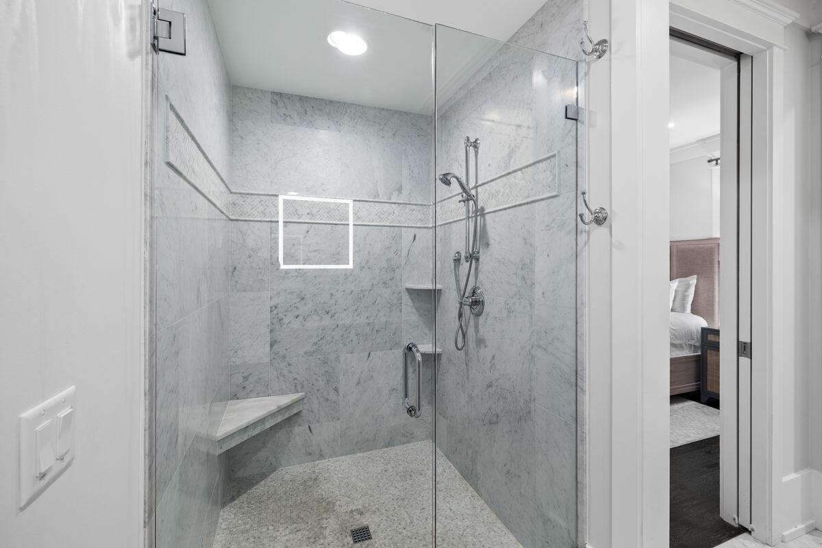 24 N Lake Bridge Lane