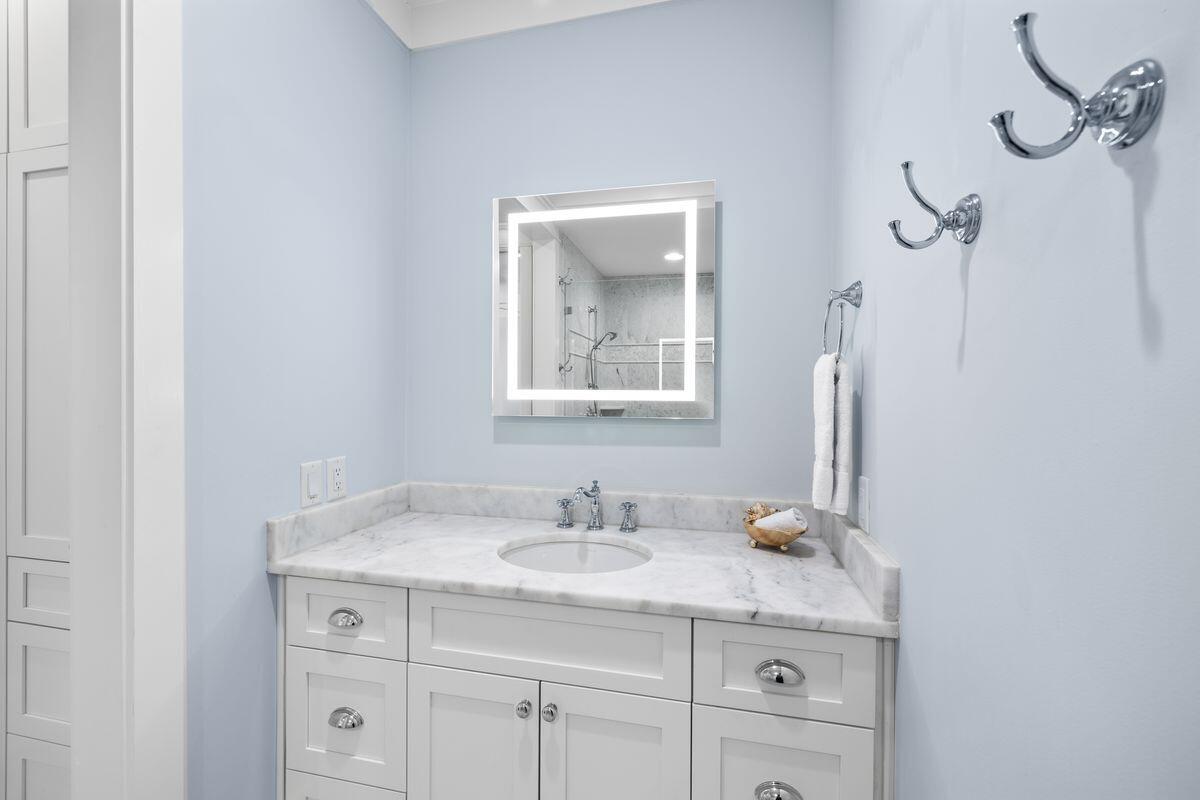 24 N Lake Bridge Lane