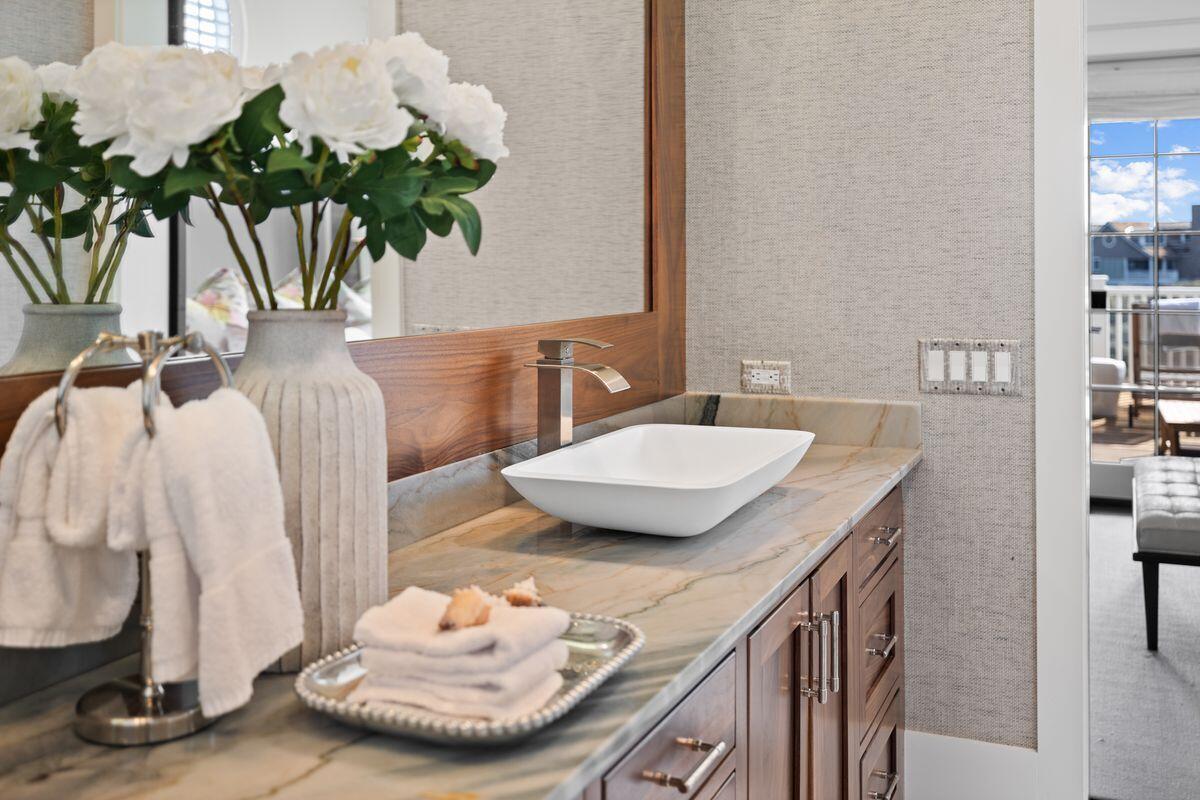 24 N Lake Bridge Lane