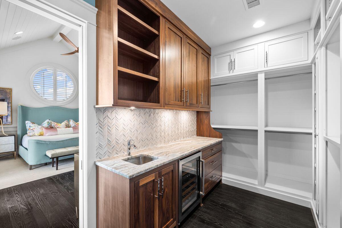 24 N Lake Bridge Lane