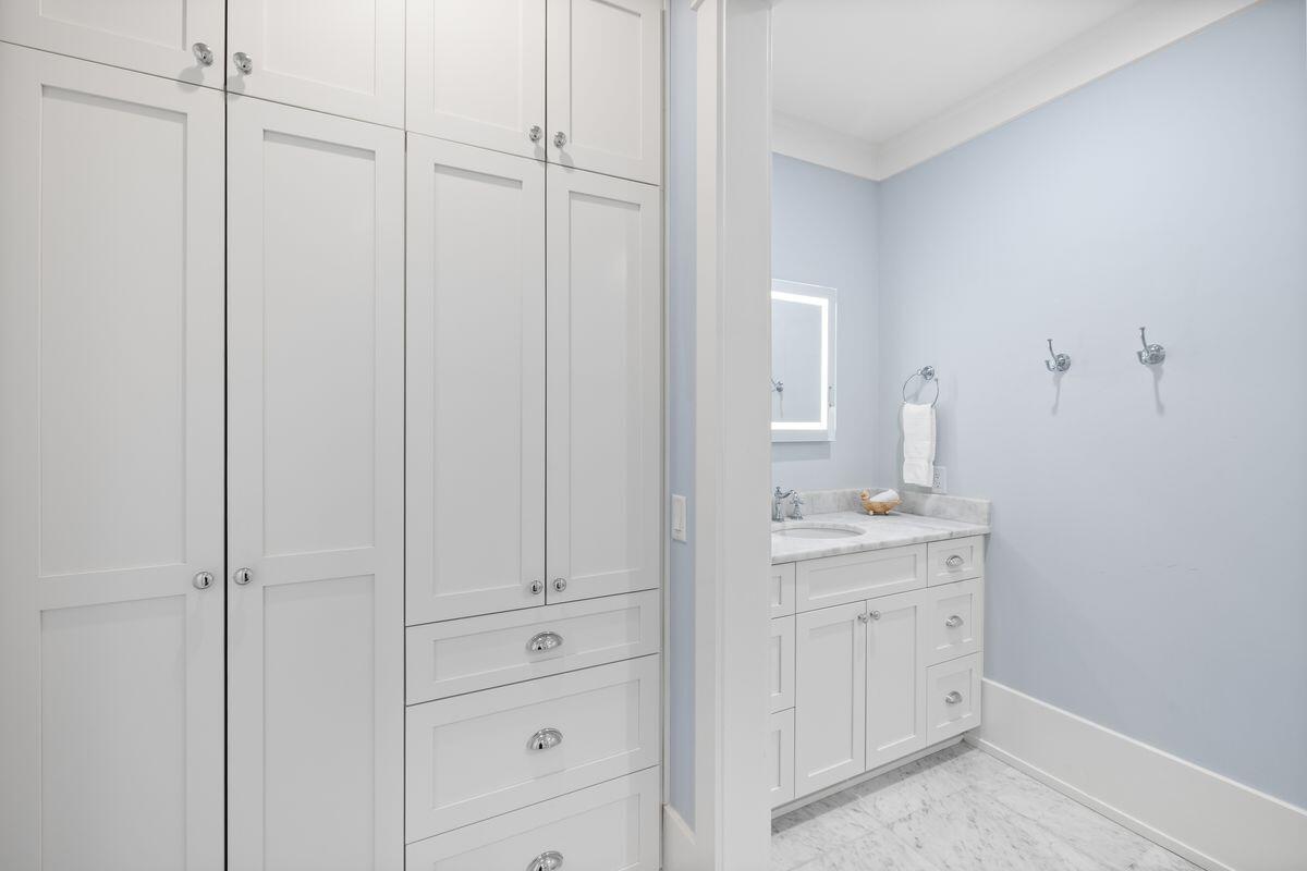 24 N Lake Bridge Lane