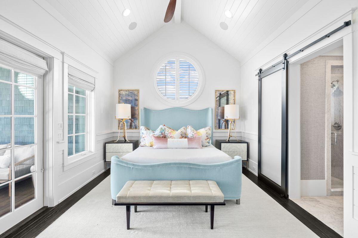 24 N Lake Bridge Lane