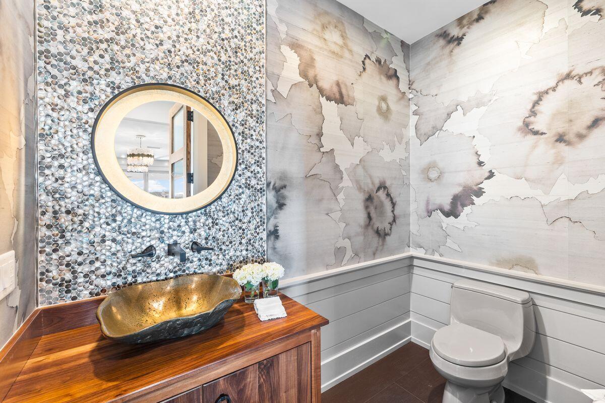 24 N Lake Bridge Lane