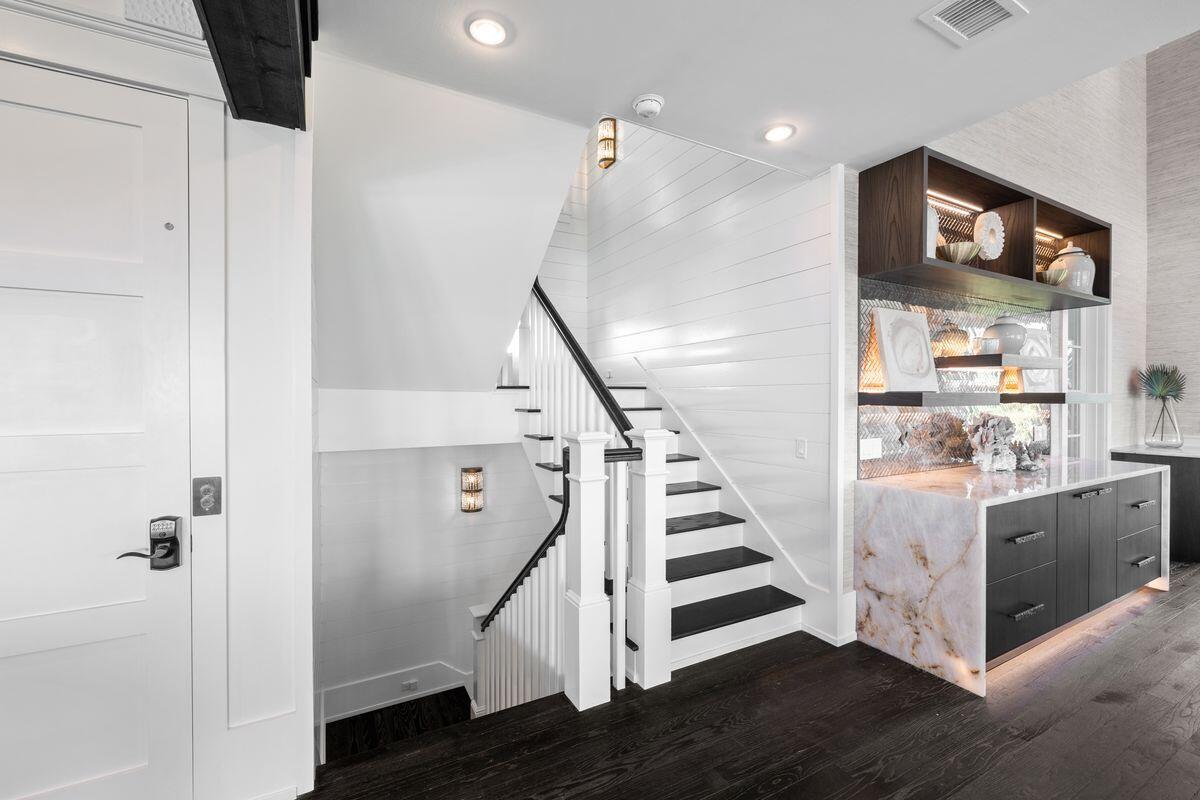 24 N Lake Bridge Lane