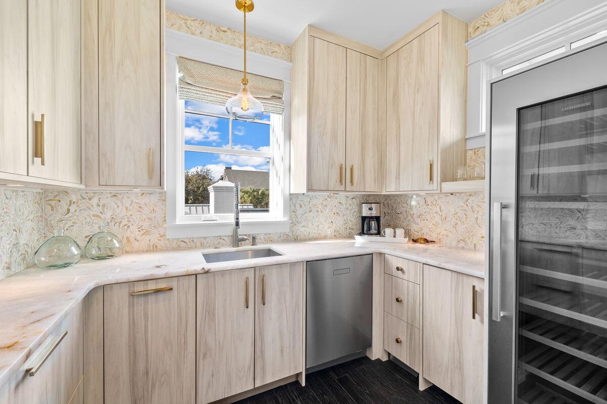 24 N Lake Bridge Lane