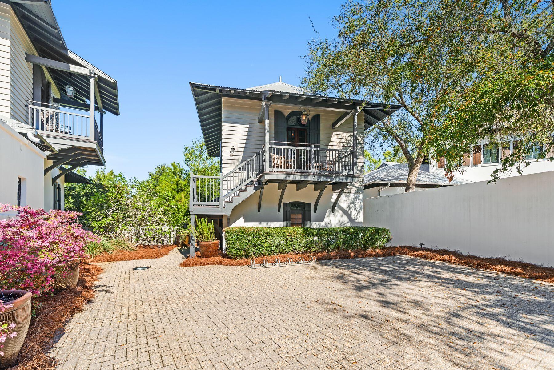 122 W Kingston Road