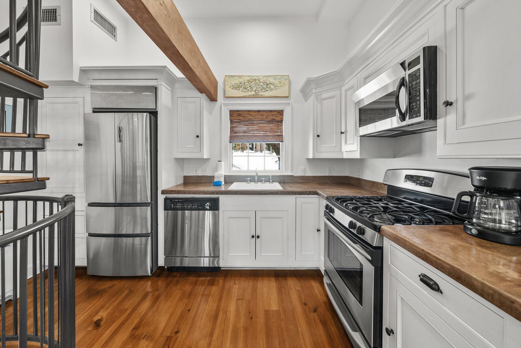 122 W Kingston Road