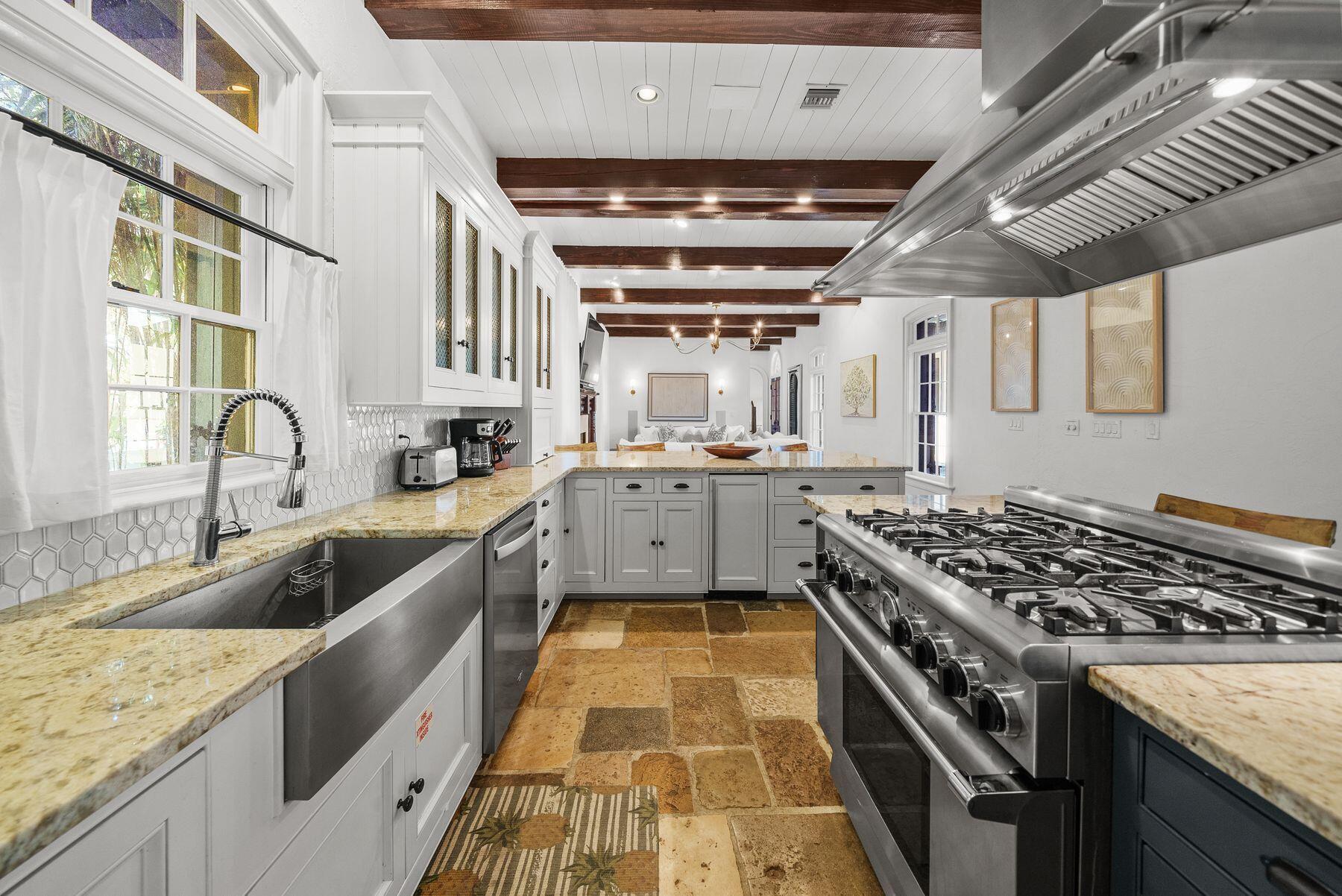 122 W Kingston Road
