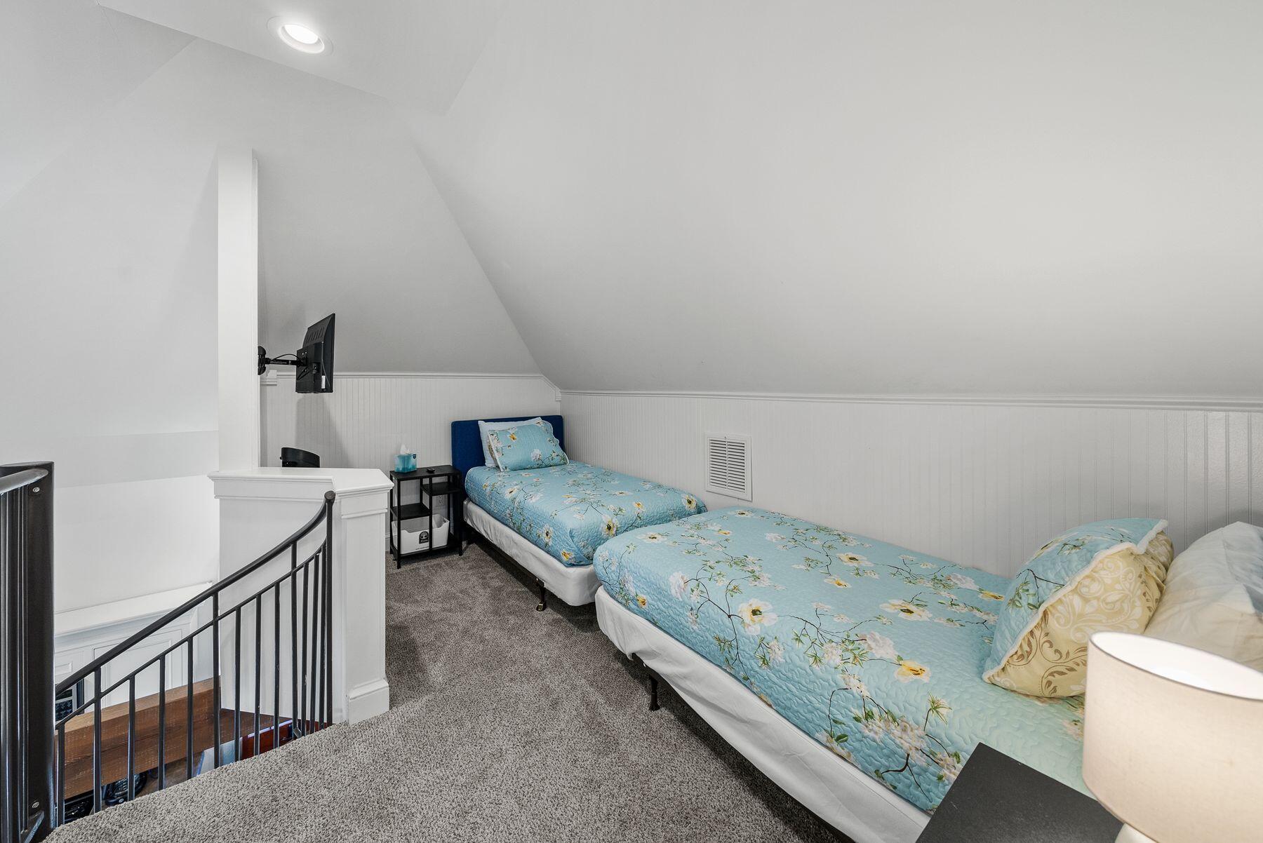 122 W Kingston Road
