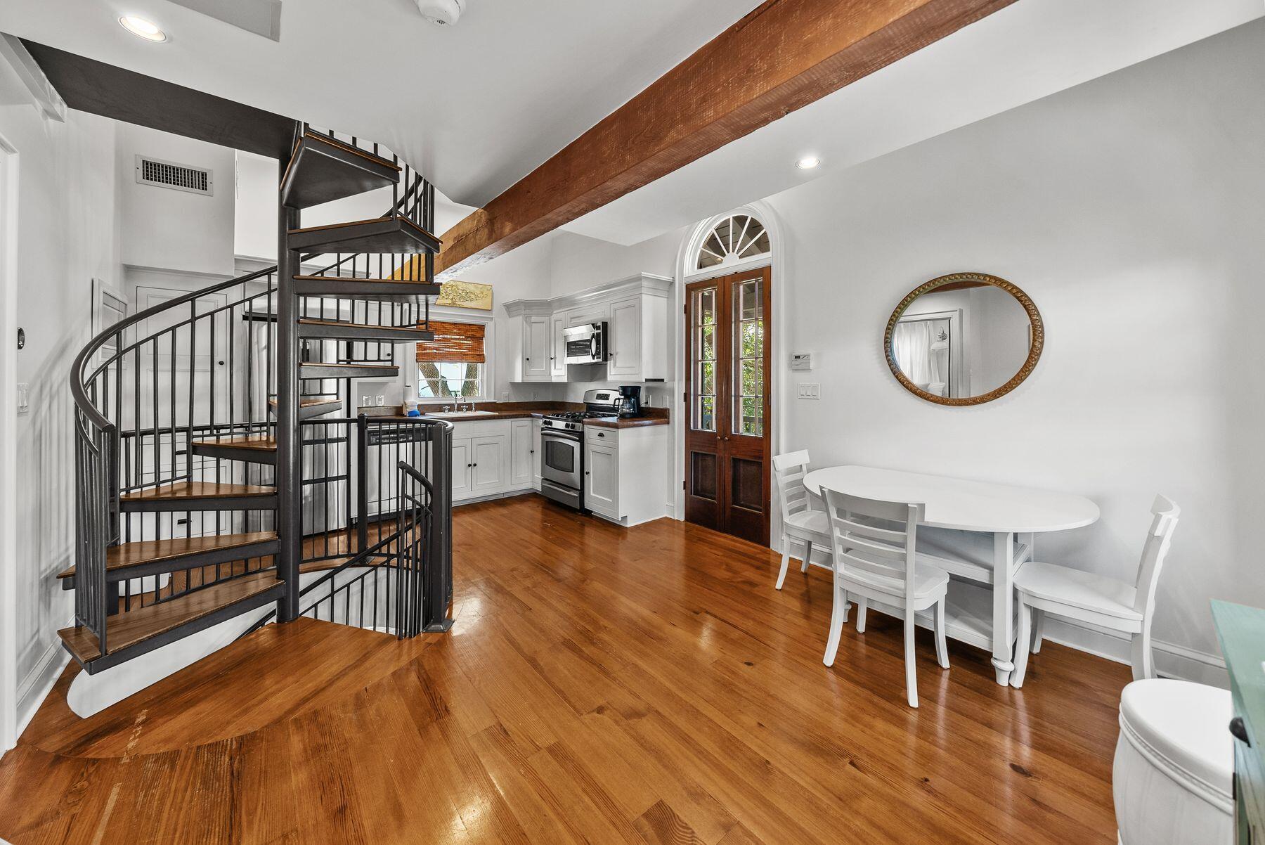 122 W Kingston Road