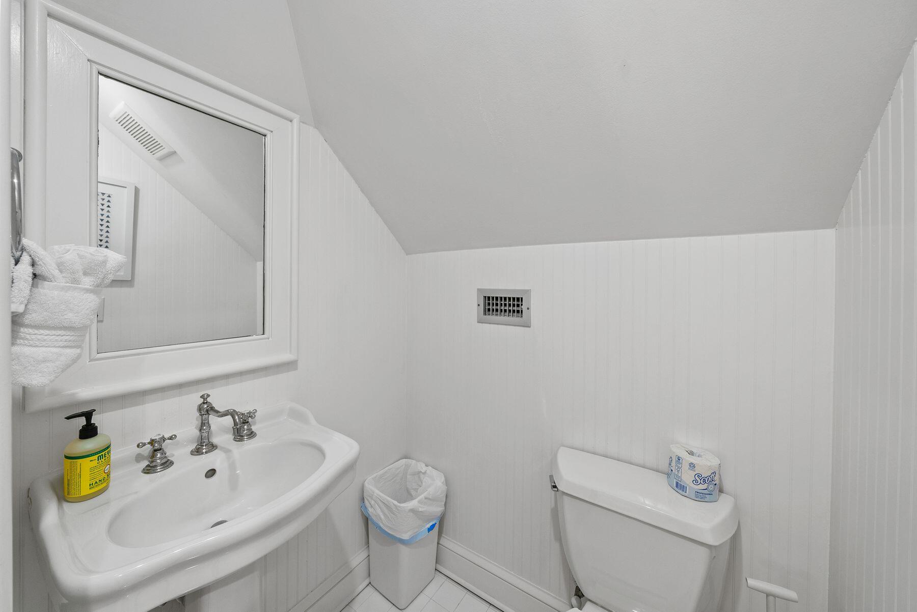 122 W Kingston Road