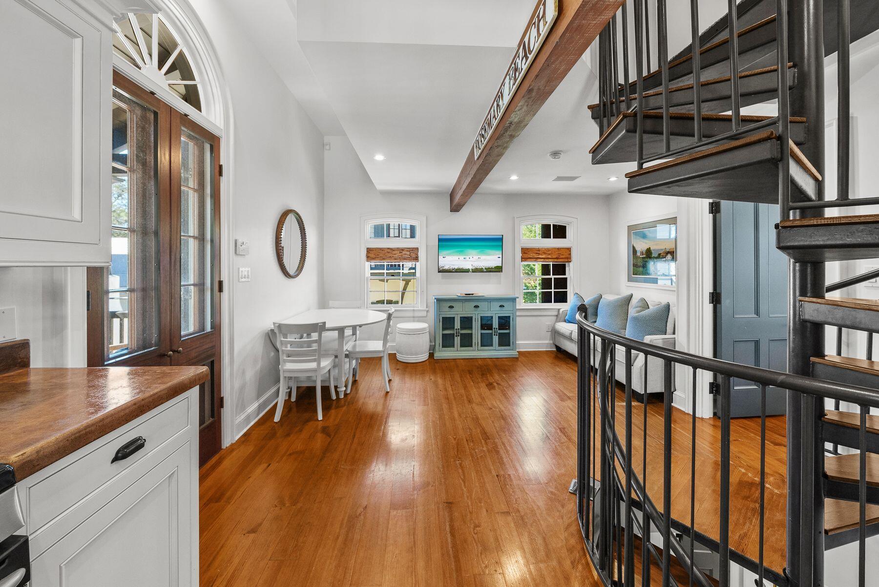 122 W Kingston Road